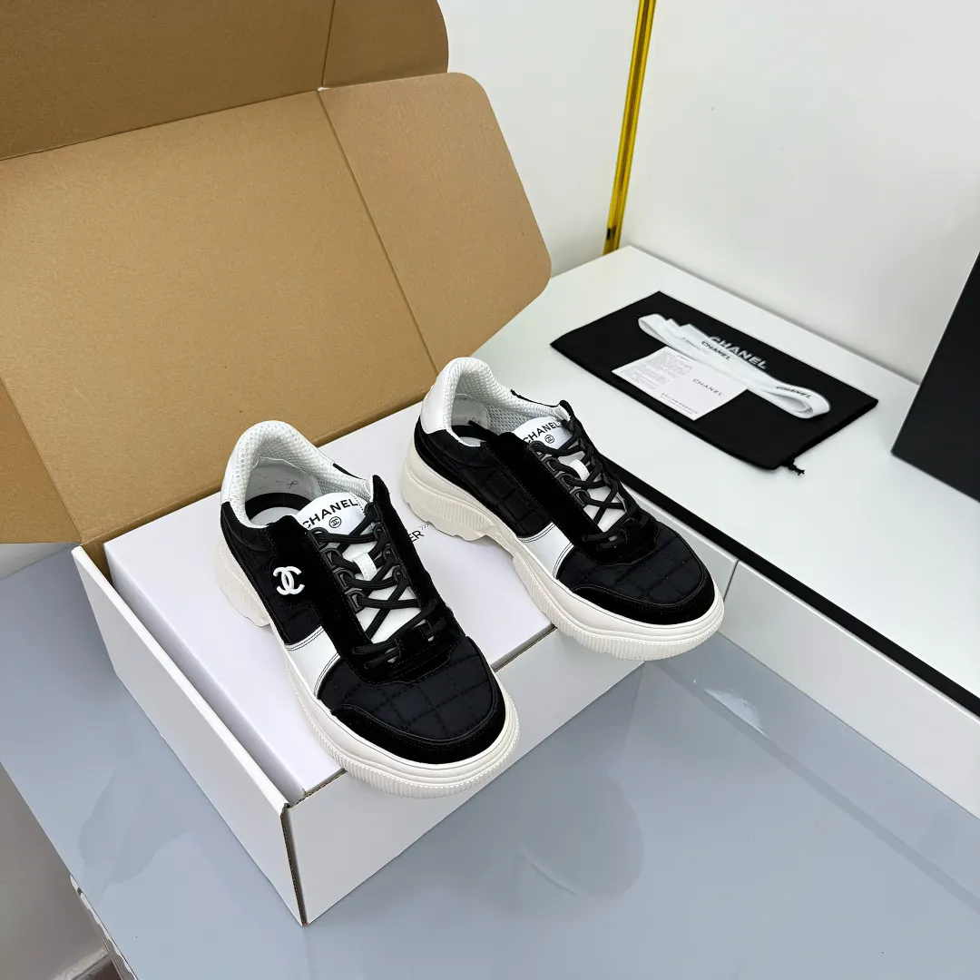👟👟Ex-factory price 620👟👟 Chanel bread shoes ~ original calfskin panda shoes Chanel 25C latest hot style panda black and white sports shoes casual sneakers Xiaoxiang hot item classic black and white panda color coco girls must pay Fabric: original custom mixed sheepskin lining: original imported breathable mesh lining outsole: Original molded rubber + TPU combination Size: Women's 35-41